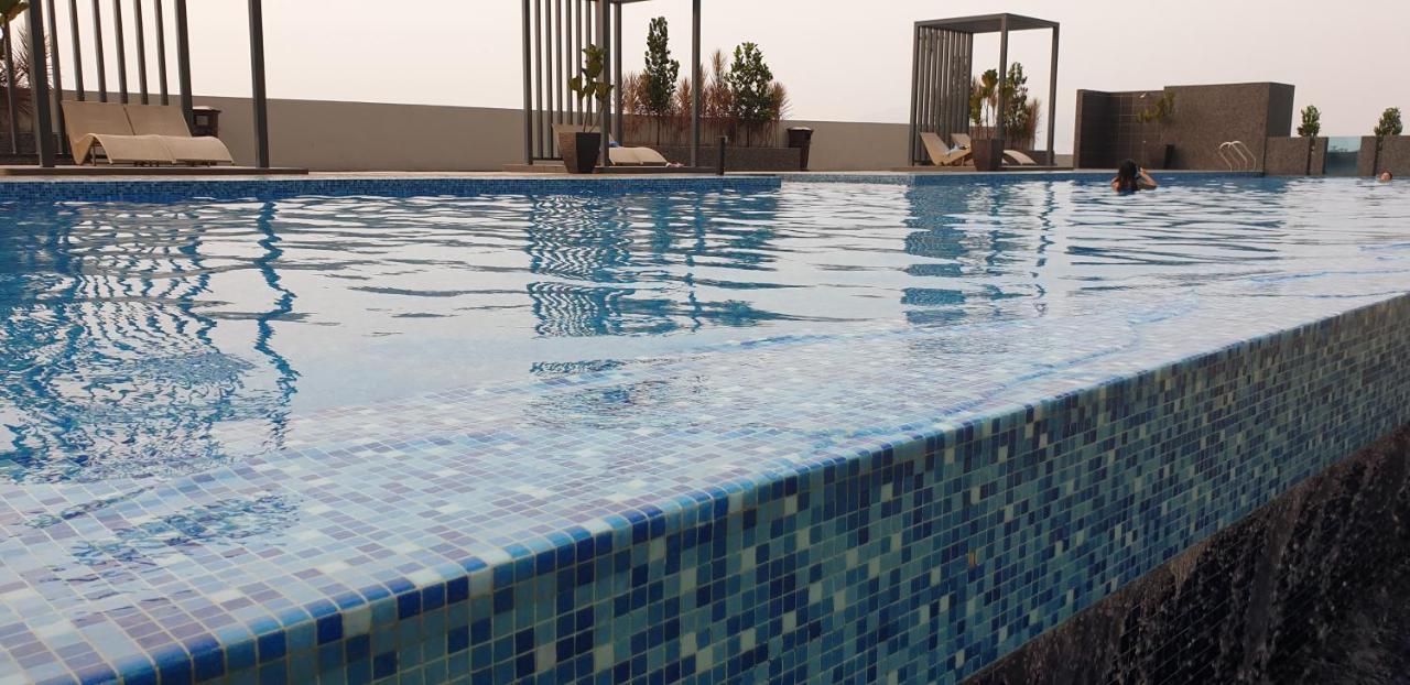 Mlh Deluxe Studio Suites @ Landmark Residence 체라스 외부 사진